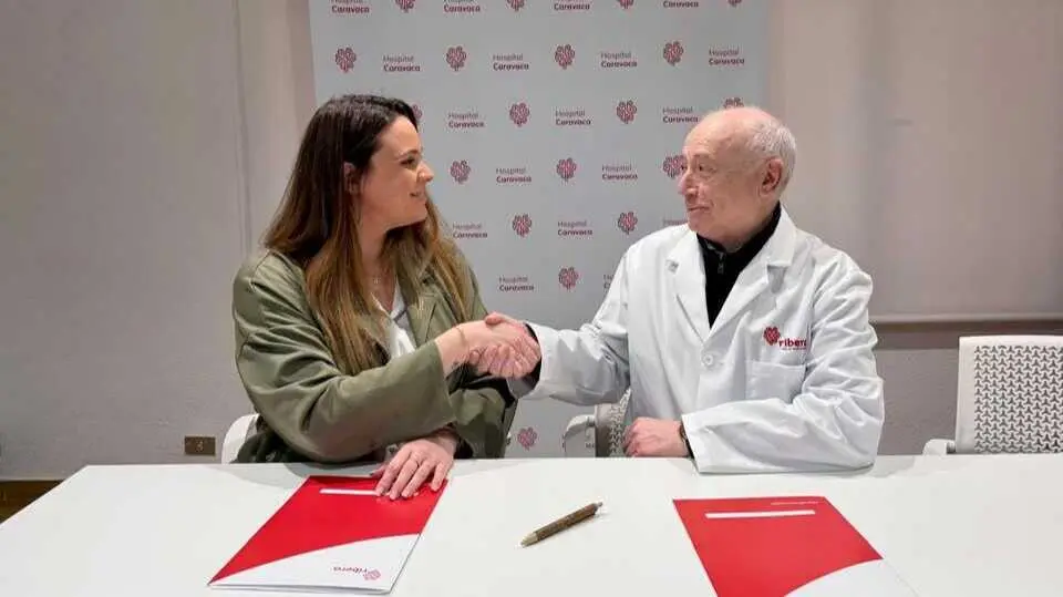 Imagen durante la firma del acuerdo. (Grupo Ribera Salud)