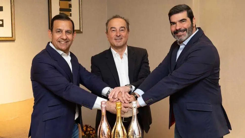Javier Pijoan, CEO de Zamora Company; Sandro Bottega, presidente de bodega Bottega; y Carlos Gallego, director del Cl&uacute;ster Iberia de Zamora Company. (Zamora Company)