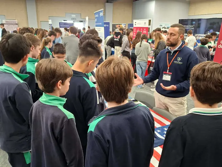 Murcia y Alicante proyectan su talento en la Feria de Universidades