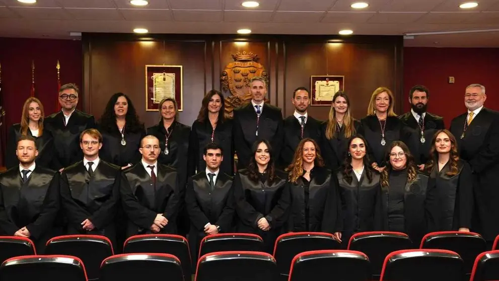 Foto con los nuevos colegiados. (Fidedigno)