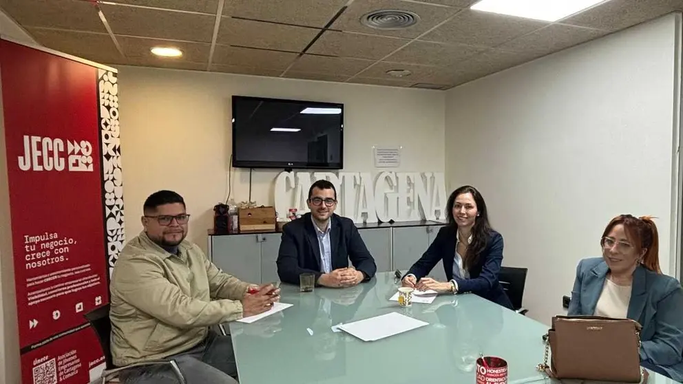 Reuni&oacute;n entre representantes de J&oacute;venes Empresarios de Cartagena y Comarca&nbsp;(JECC) y la Diputada Regional en la Asamblea de Murcia, Virginia Mart&iacute;nez Garc&iacute;a. (JECC)