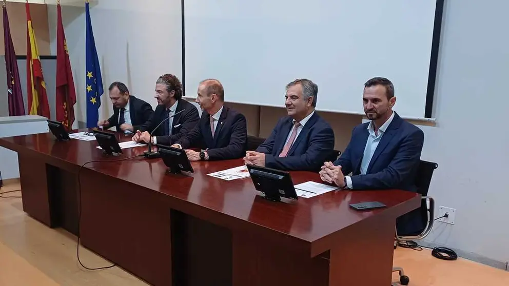 Jornada t&eacute;cnica y acto de entrega de premios del D&iacute;a Mundial de la Energ&iacute;a en la UPCT. (CARM)