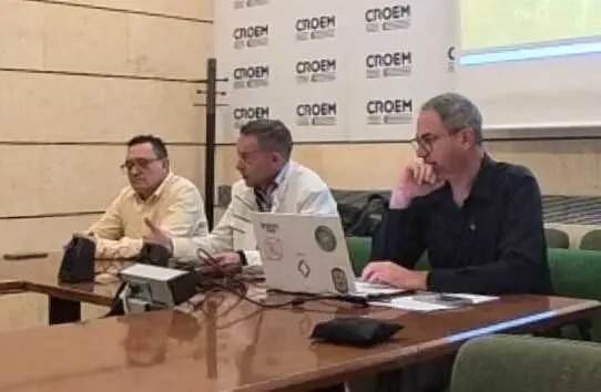 Imagen en la firma del acuerdo. (Coremur)