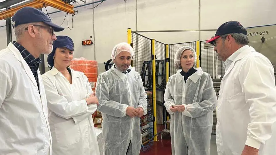 La consejera de Empresa, Empleo y Econom&iacute;a Social, Marisa L&oacute;pez Arag&oacute;n,&nbsp;durante la visita a la empresa Crist&oacute;bal Meseguer. (CARM)