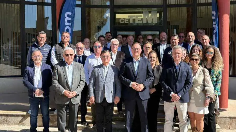Foto de familia tras el Consejo de Gobierno de Frecom en el CETEM. (Frecom)