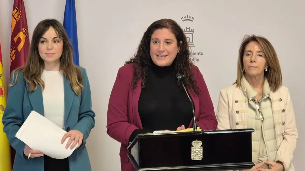 La concejal de Espacios P&uacute;blicos del consistorio murciano, Sof&iacute;a l&oacute;pez-Briones, en rueda de prensa. (Ayuntamiento de Murcia)