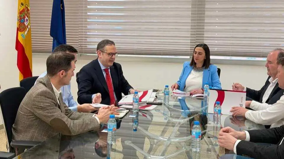 Un momento durante la reuni&oacute;n. (CARM)