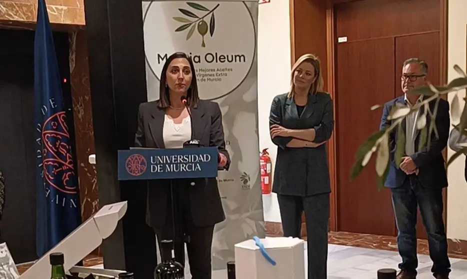 La consejera Sara Rubira en la entrega de premios de la primera edici&oacute;n de 'Murcia Oleum'. (CARM)