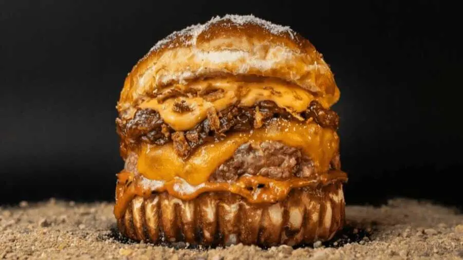 Hamburguesa 'Gladiadora' del restaurante alicantino The VicBros Burger. (Corpo Comunicaci&oacute;n)