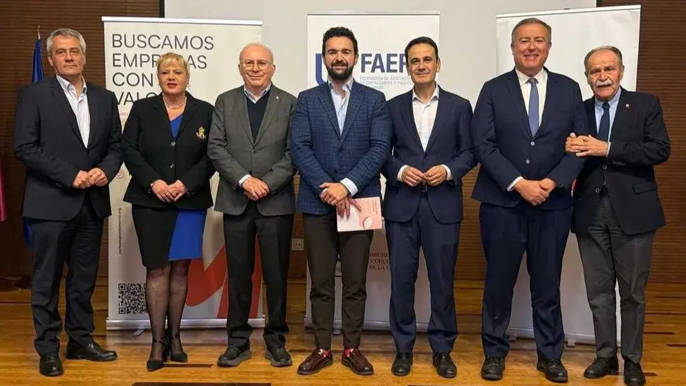 Foto de familia en la jornada. (JR Comunicaci&oacute;n y Protocolo)