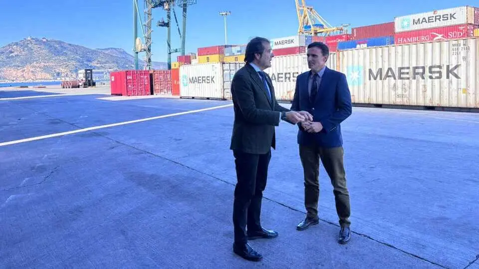 El consejero de Fomento e Infraestructuras, Jorge Garc&iacute;a Montoro, se re&uacute;ne con el presidente de la APC,&nbsp;Pedro Pablo Hern&aacute;ndez, con motivo de su incorporaci&oacute;n al Consejo de Administraci&oacute;n de la entidad. (CARM)