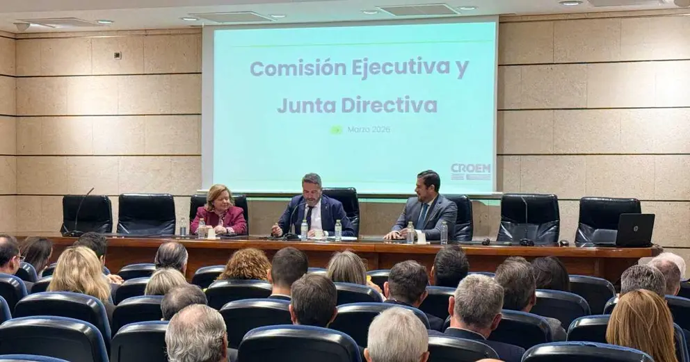 Un momento de la reuni&oacute;n mantenida en CROEM.