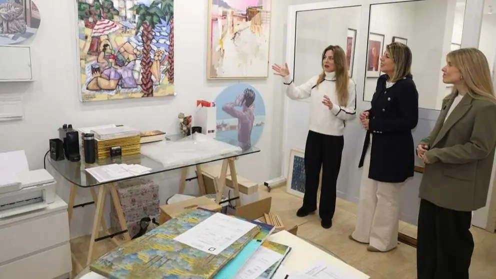 La alcaldesa visita la Galer&iacute;a Bisel, proyecto respaldado por la ADLE. (Ayuntamiento de Cartagena)