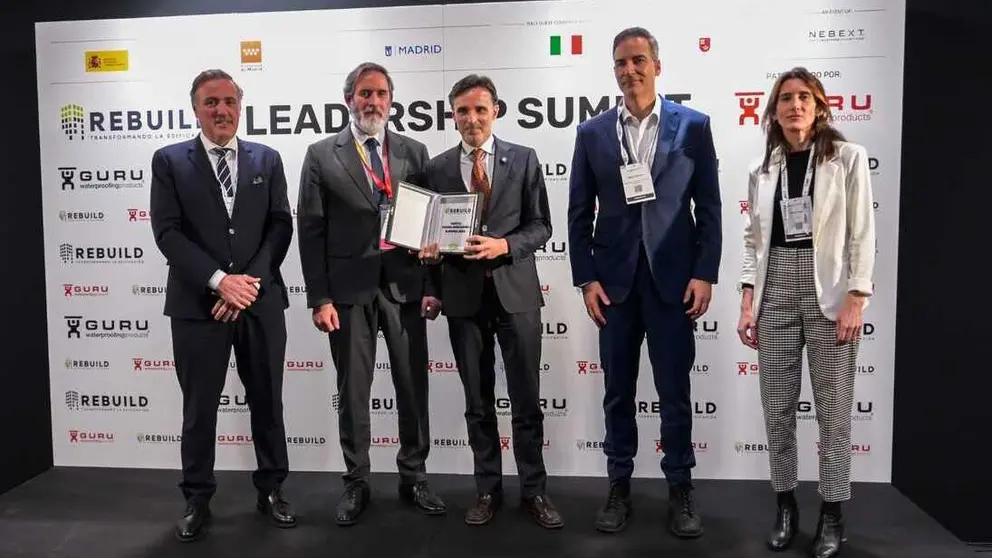 El consejero de Fomento e Infraestructuras, Jorge Garc&iacute;a Montoro, recoge el reconocimiento a la Regi&oacute;n de Murcia como Regi&oacute;n Invitada 2026. (CARM)