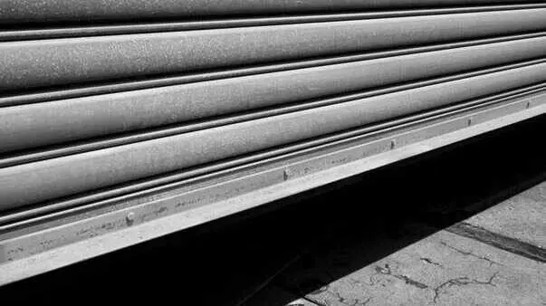 Profesionales en la reparaci&oacute;n de persianas, automatismos y cerrajer&iacute;a en Alicante y Cartagena (Unsplash)