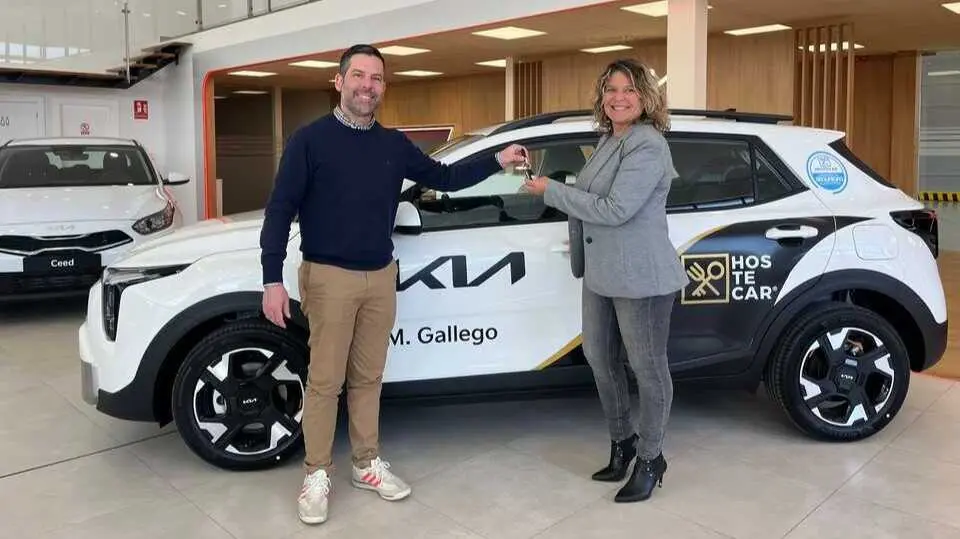 Recogida del Kia Stonic 2026 en las instalaciones de Kia M. Gallego. (Hostecar)