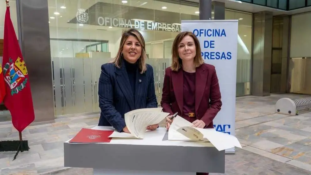 El ayuntamiento de Cartagena y los constructores firman un acuerdo para agilizar tr&aacute;mites urban&iacute;sticos y facilitar el acceso a la vivienda. (Ayuntamiento de Cartagena)