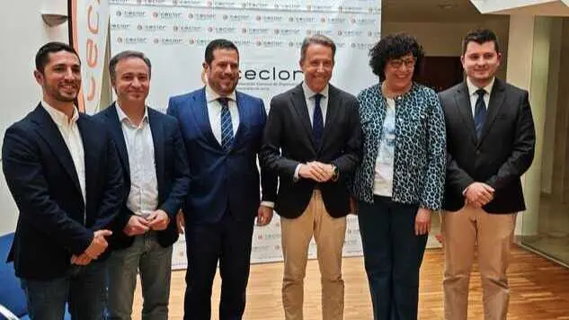Foto de familia durante el encuentro. (Ceclor)