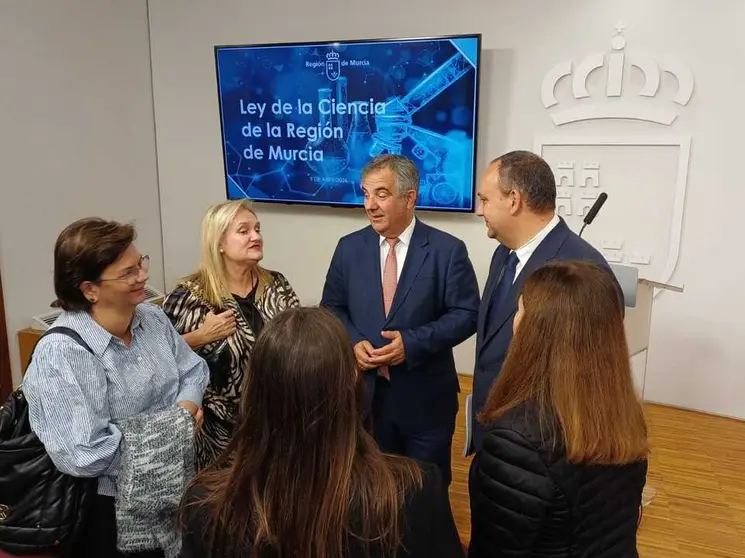 El consejero de Medio Ambiente, Universidades, Investigaci&oacute;n y Mar Menor, Juan Mar&iacute;a V&aacute;zquez, inform&oacute; sobre la aprobaci&oacute;n del anteproyecto de Ley de Ciencia. (CARM)