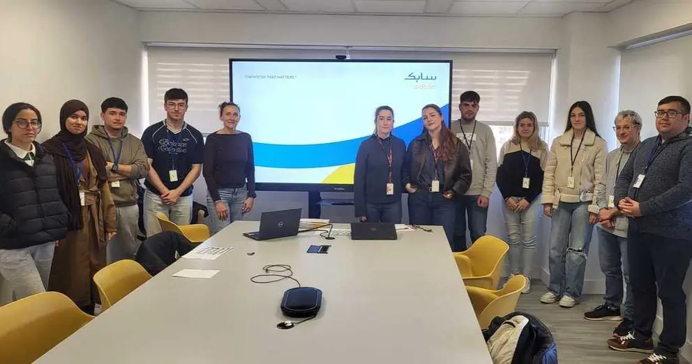 Estudiantes de practicas en Sabic. (Sabic)