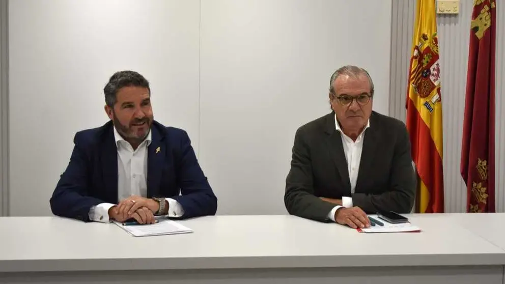 Miguel L&oacute;pez Abad y Luis Mart&iacute;nez de Salas durante la presentaci&oacute;n de la nueva l&iacute;nea. (Portavoz)