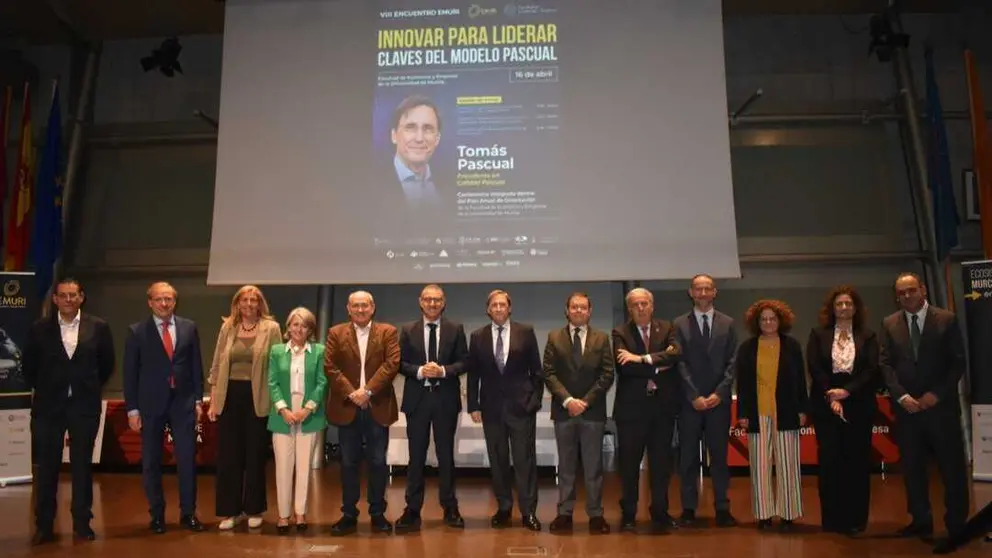 Imagen de familia durante el VIII Encuentro EMURI. (Portavoz)
