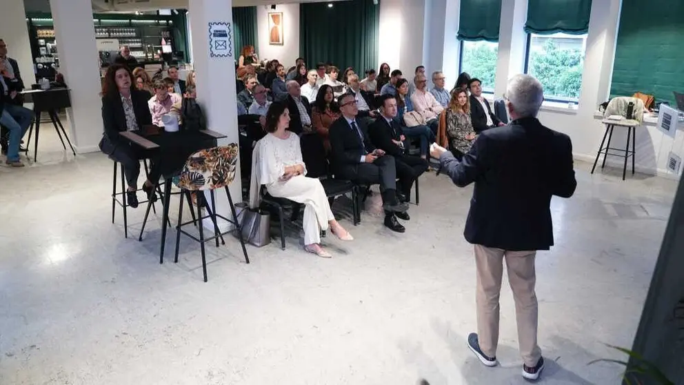 Un momento de la jornada &lsquo;El futuro de la I+D+i en tiempos de IA&rsquo;, donde se present&oacute; el programa &lsquo;Info Proyecta IA&rsquo;. (CARM)
