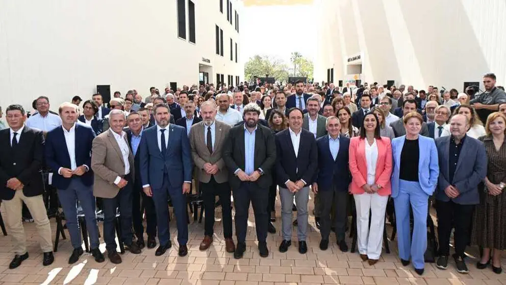 Foto de familia durante el acto organizado por el Scrats. (CARM)
