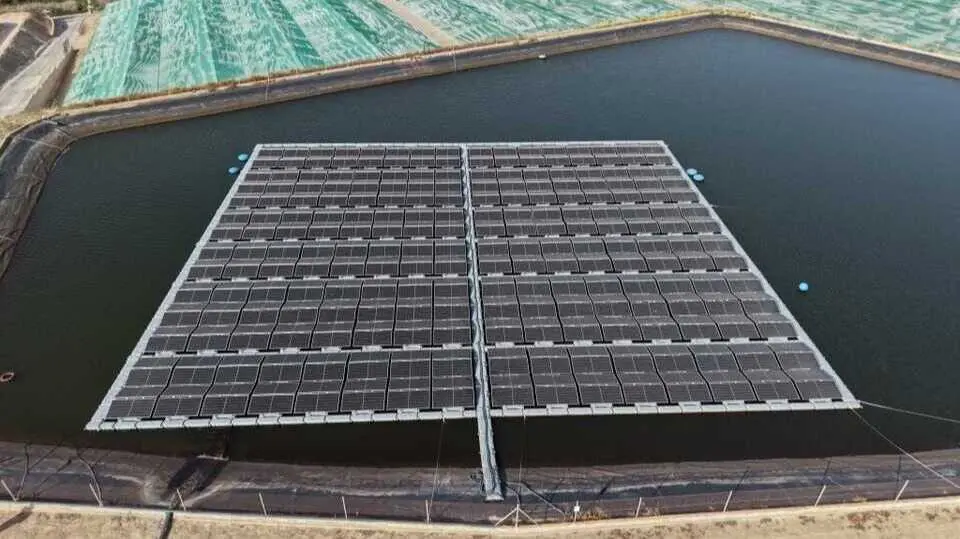 Planta fotovoltaica flotante en las fincas de Perich&aacute;n en Ca&ntilde;ada Real. (Portavoz)