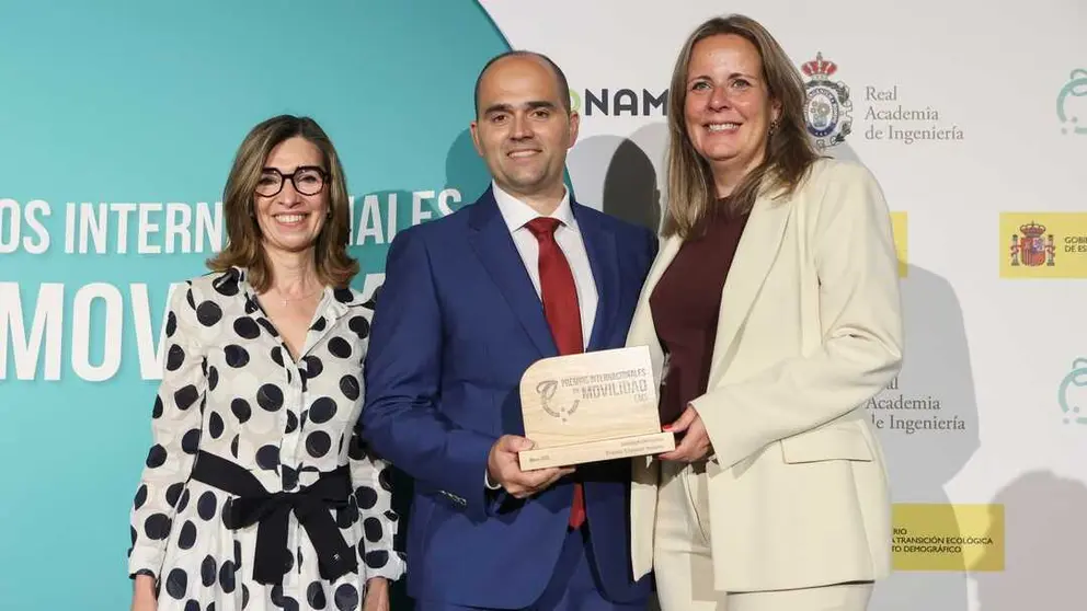 Imagen de la entrega del reconocimiento. (Andamur)