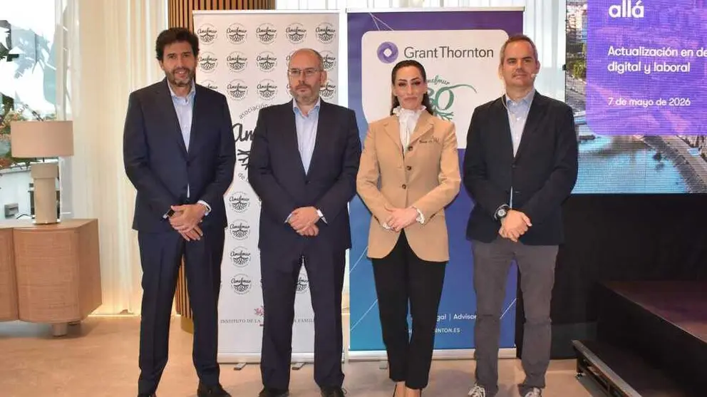 De izquierda a derecha: Juan Carlos Mart&iacute;n, Jos&eacute; Mar&iacute;a Rubio y Eloi Font, socios de las &aacute;reas Laboral, Fiscal y Legal de Grant Thornton, respectivamente, junto a Isabel Mendoza, secretaria de la Junta Directiva de Amefmur. (Portavoz)