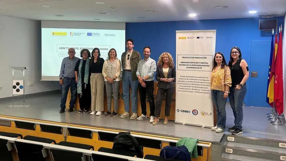 Alumnado y organizadores del proyecto 'Abriendo Espacios y Mentes&rsquo; del CEEIM. (CEEIM)