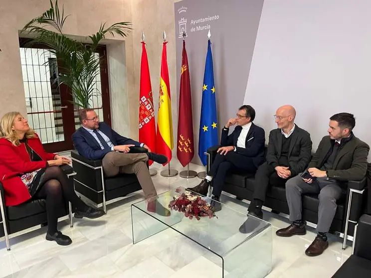 <p>Concejal de Desarrollo Urbano y Ciudad Inteligente, Jos&eacute; Guill&eacute;n, reunido con organizadores del Tour del Talento</p>
