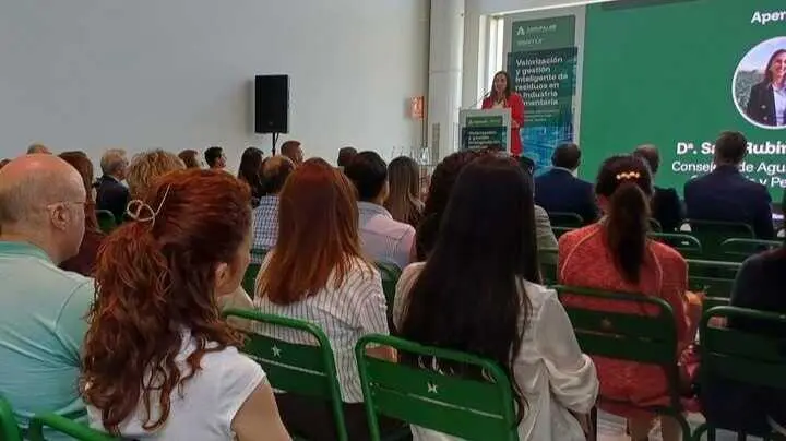 Intervenci&oacute;n de la consejera Sara Rubira en la jornada 'Valorizaci&oacute;n y gesti&oacute;n inteligente de residuos en la industria alimentaria'. (CARM)