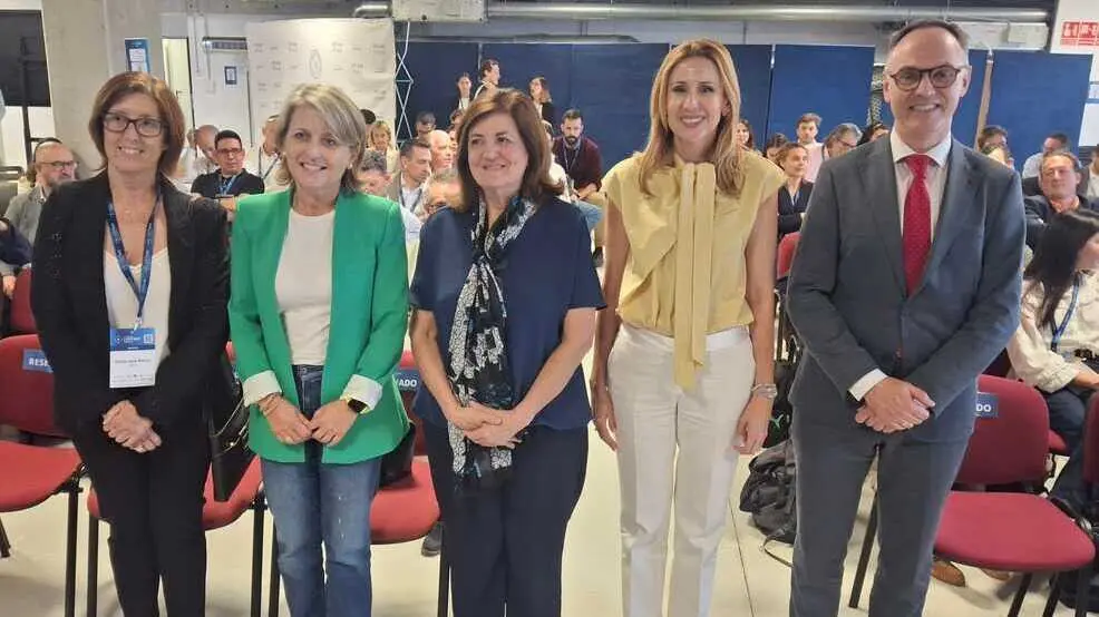 Imagen de familia durante la inauguraci&oacute;n del LifeTech Summit 2026. (CARM)