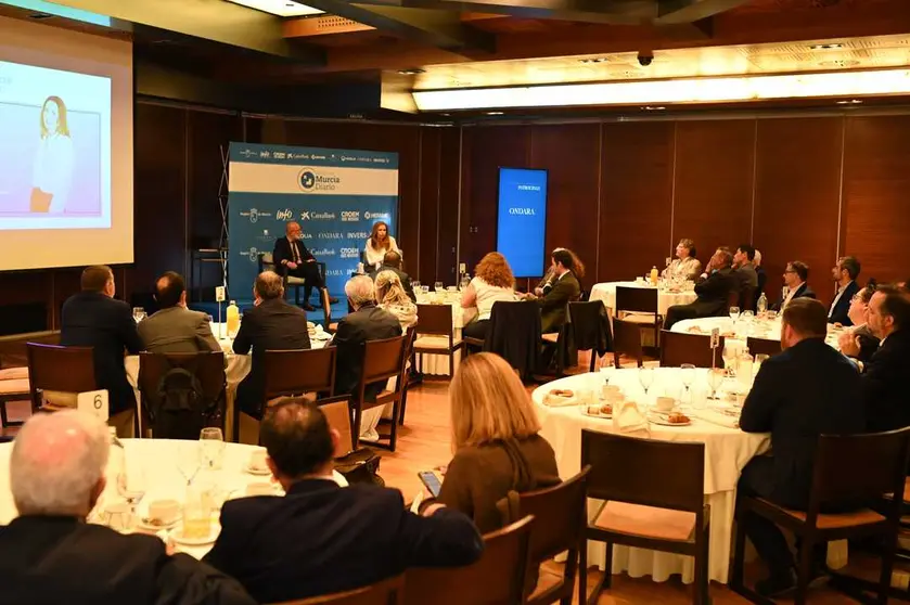 Un momento en el transcurso del Desayuno de Murcia Diario con Anabel D&iacute;az, vicepresidenta de Uber. (Marta Ahijado)