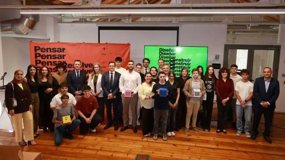 Foto de familia en la clausura del programa. (Ayuntamiento de Cartagena)