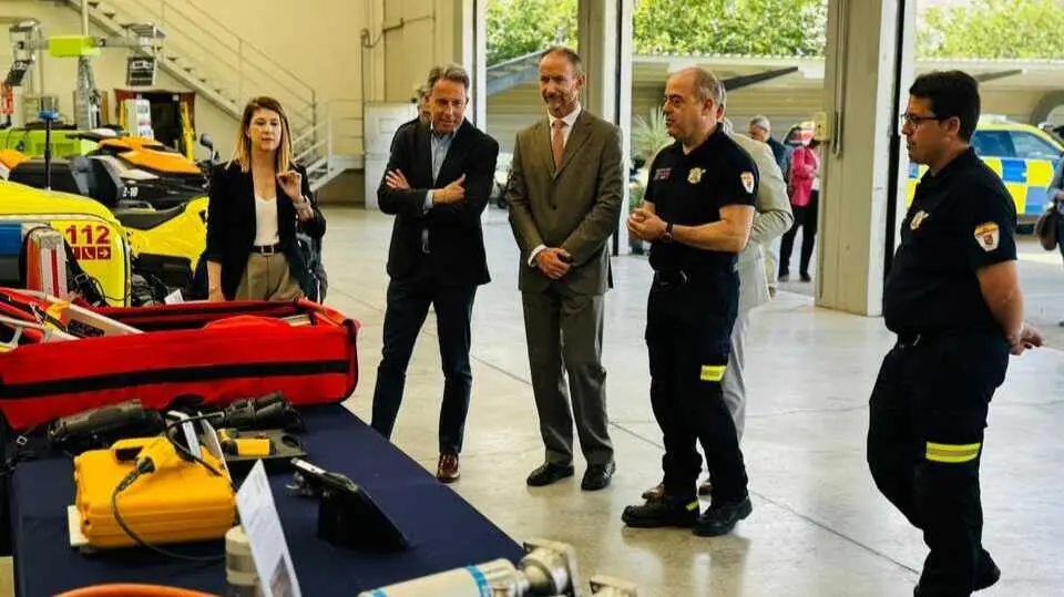 El rector de la UPCT, Mathieu Kessler, y el alcalde de Lorca, Fulgencio Gil, en el Centro Integrado de Emergencias y Seguridad del municipio. (UPCT)