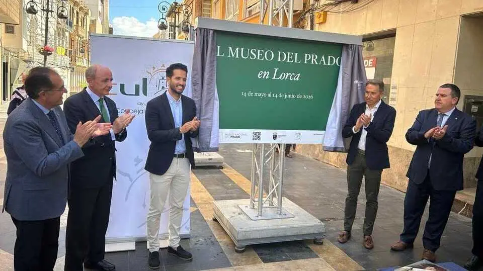 Imagen durante la inauguraci&oacute;n de la exposici&oacute;n. (Iberdrola)