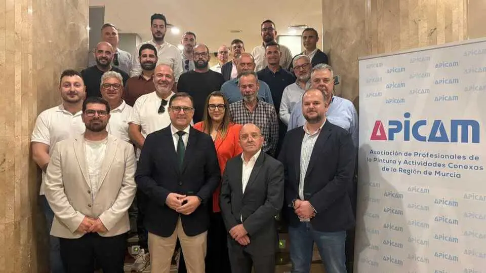 Nueva Junta Directiva de la asociaci&oacute;n regional de profesionales de pintura, APICAM. (Frecom)