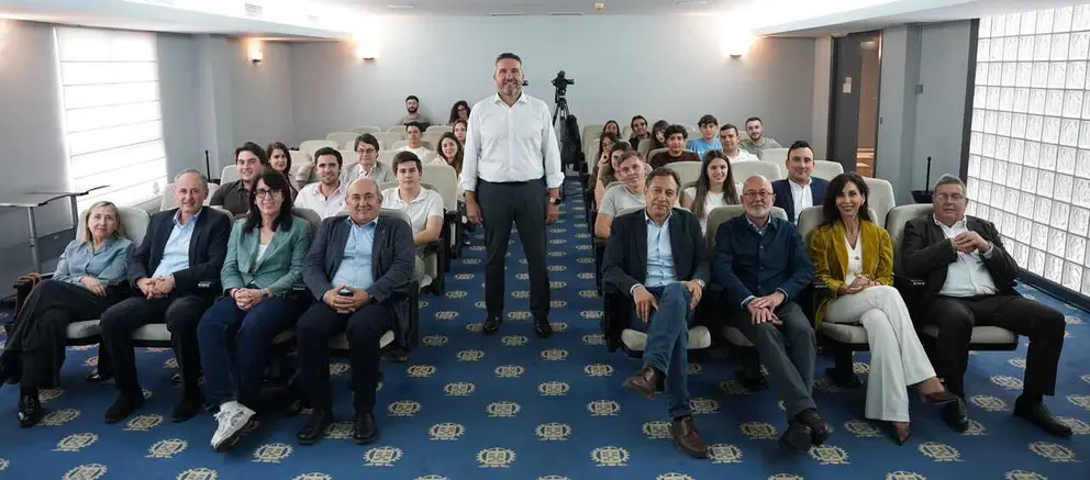 Foto de familia tras el CEO University de Murcia Diario con Miguel L&oacute;pez Abad. (Ra&uacute;l Alc&aacute;ntara)