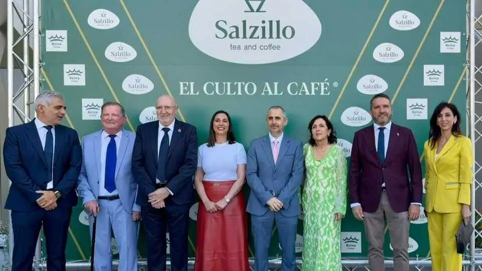 Foto de familia en la inauguraci&oacute;n. (CARM)