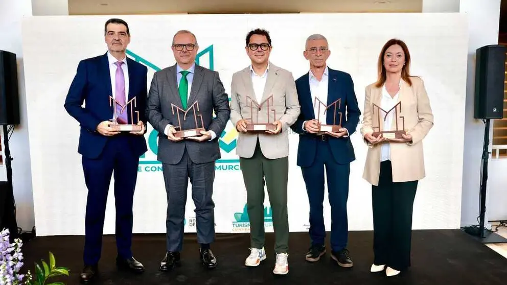 Foto de los premiados de la I Gala Embajadores MICEM Oficina de Congresos Murcia. (Marevents)