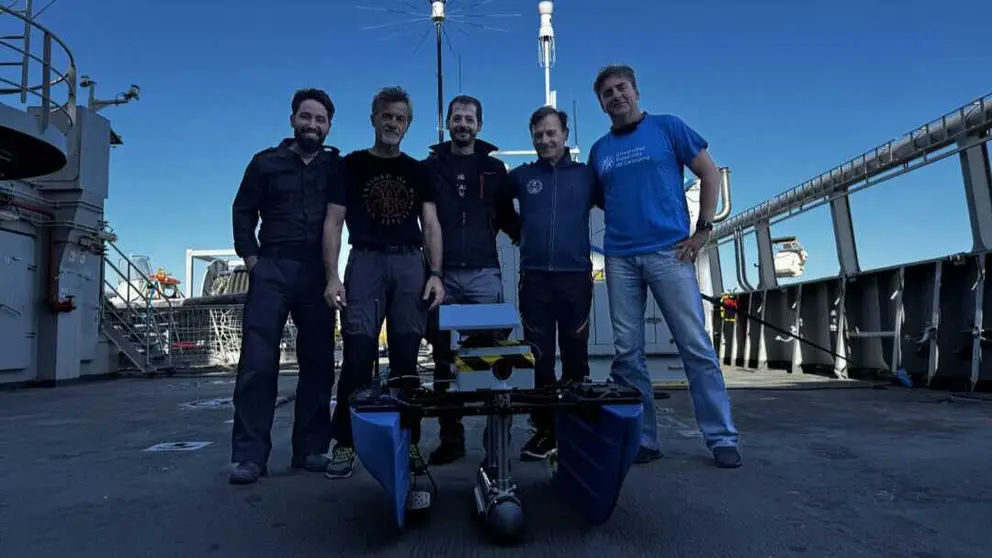 El grupo de investigadores de la UPCT y la UMU que ha participado en el ejercicio Flotex-26 de la Armada. (UPCT)