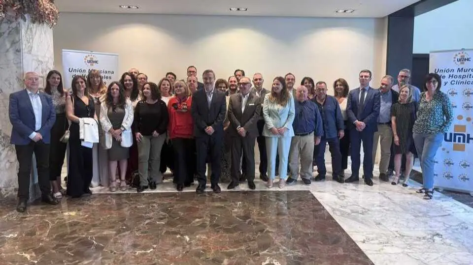 Imagen de familia en la Asamblea General de la Uni&oacute;n Murciana de Hospitales y Cl&iacute;nicas. (UMHC)
