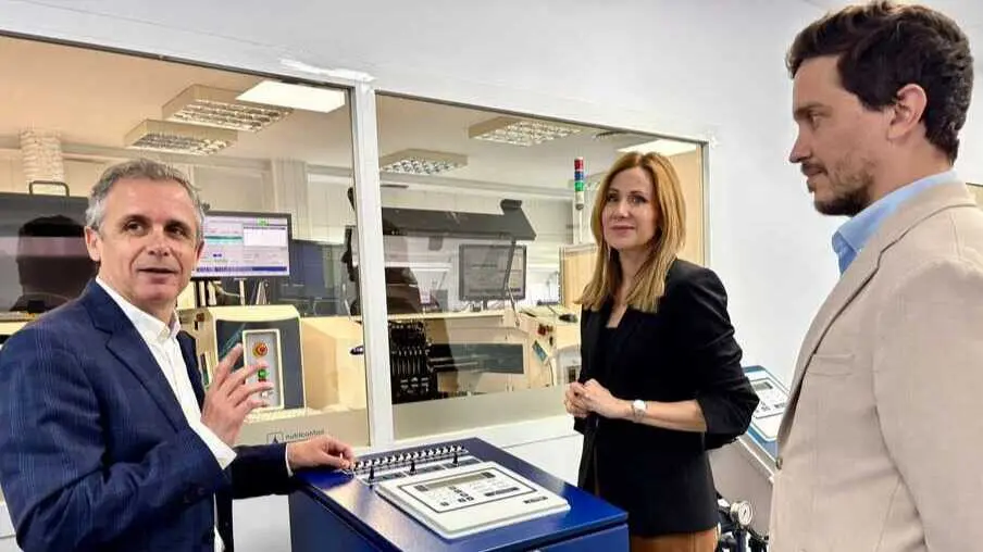 La consejera Marisa L&oacute;pez Arag&oacute;n durante la visita a la empresa Nutricontrol. (CARM)