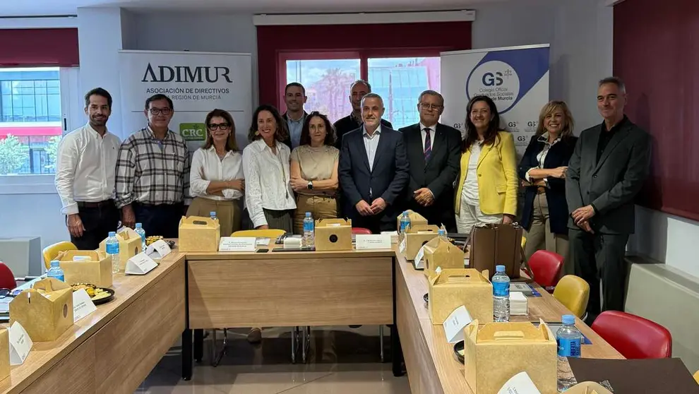 Imagen de familia en el Consejo de Liderazgo Directivo Adimur en Recursos Humanos. (Adimur)