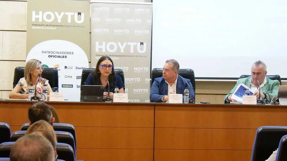 Presentaci&oacute;n del proyecto para impulsar la calidad y la sostenibilidad tur&iacute;stica en la Regi&oacute;n. (HoyT&uacute;)