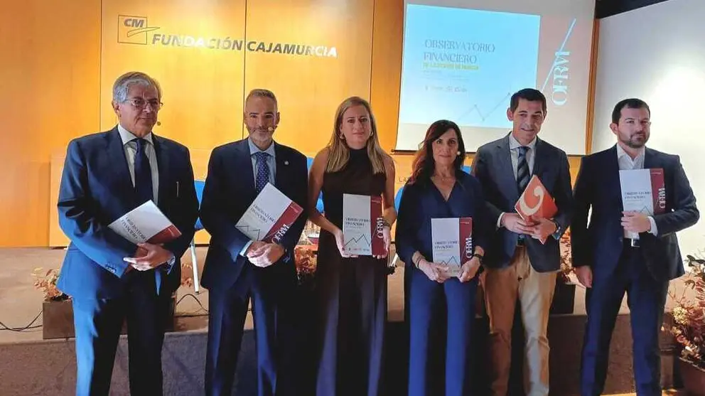 Un momento de la presentaci&oacute;n de la d&eacute;cima edici&oacute;n del Observatorio Financiero de la Regi&oacute;n. (CARM)