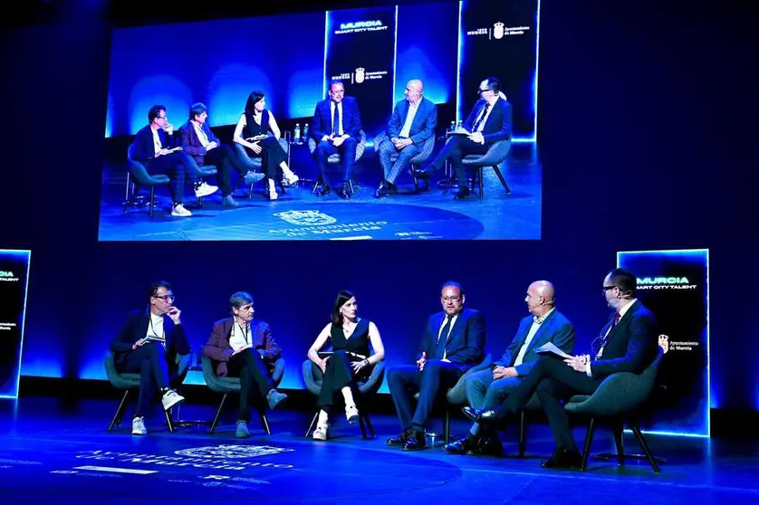 Se desarrollaron doce mesas redondas y ponencias protagonizadas por algunas de las voces m&aacute;s influyentes del &aacute;mbito empresarial y del liderazgo en el mundo hispanohablante